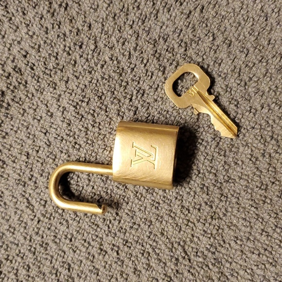 Louis Vuitton Lock and Key π - Picture 3 of 5